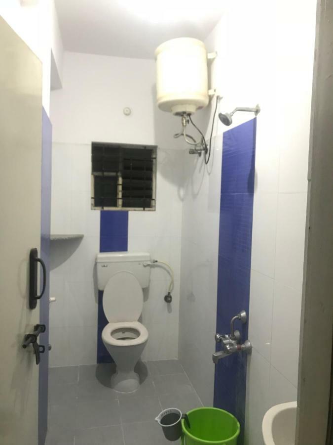The Little Blue Window Hostel Bangalore Exterior foto